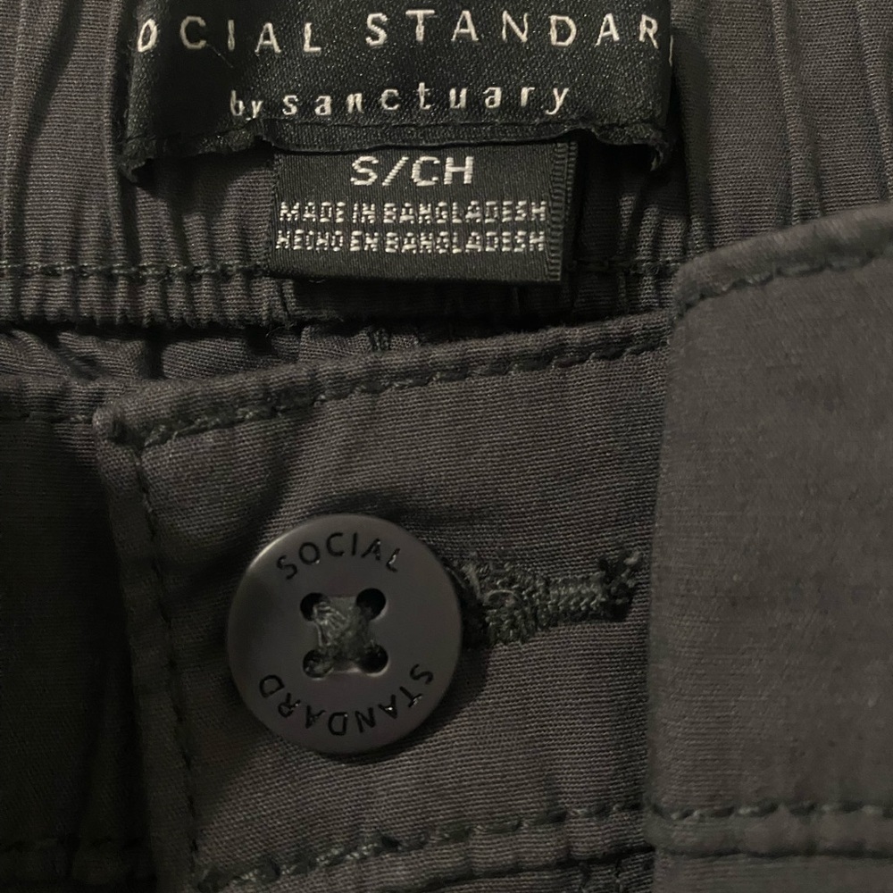 NWOT Women's Gray Shorts - Picture 3 of 6